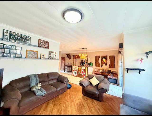 3 BEDROOM TOWNHOUSE FOR SALE IN FLORA GARDENS